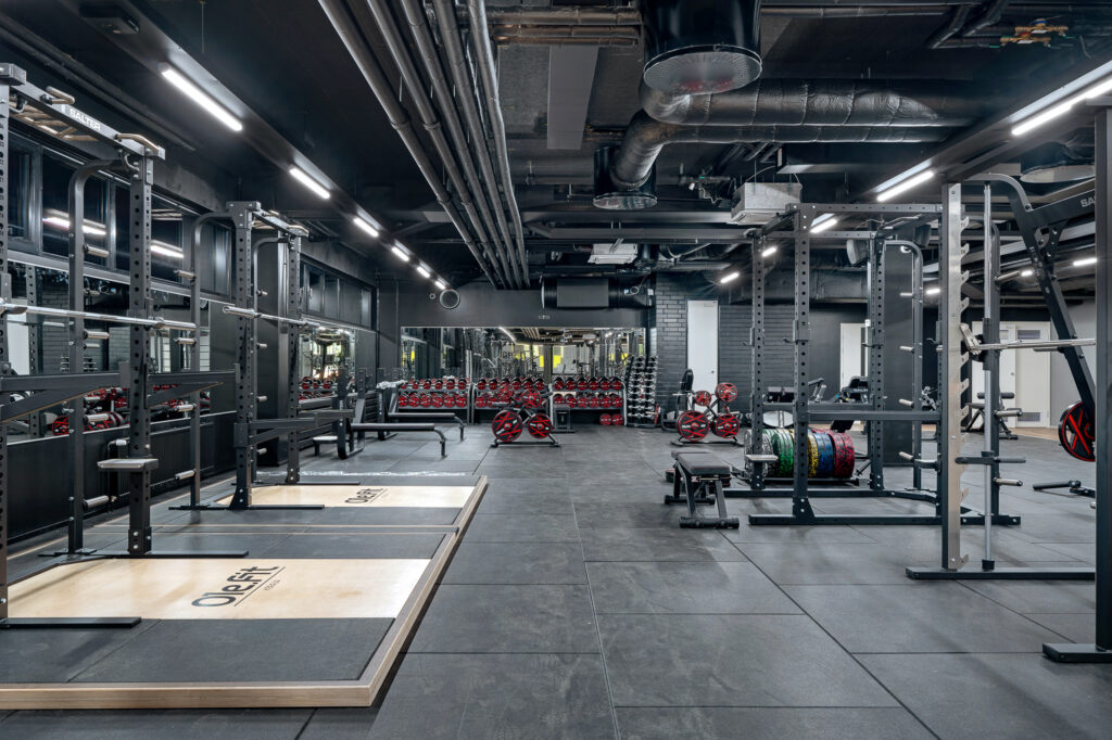 kauppakaari olefit kuntosalin vapaiden painojen alue