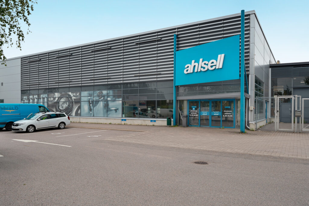 alikeravantie toimitilan julkisivu